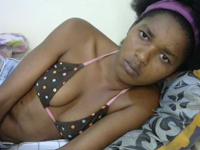 Truegirl2 live cam on BongaCams