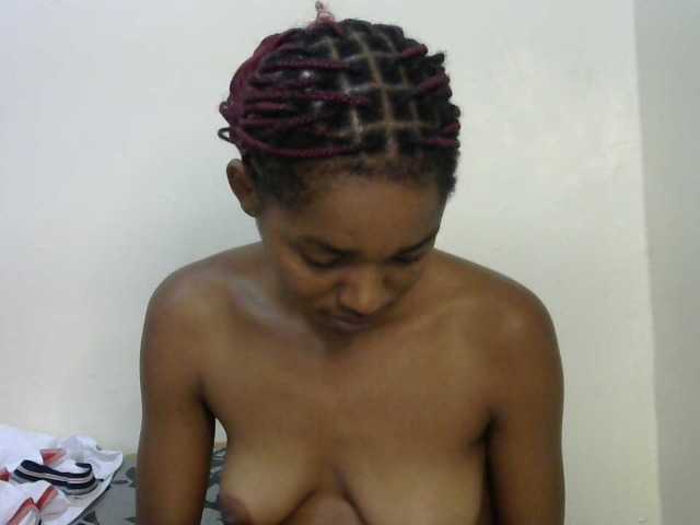 Truegirl2 live cam on BongaCams