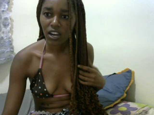 Truegirl2 live cam on BongaCams
