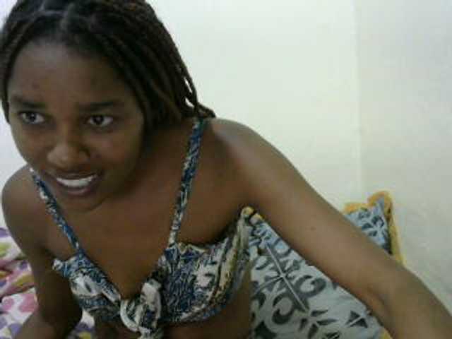 Truegirl2 live cam on BongaCams