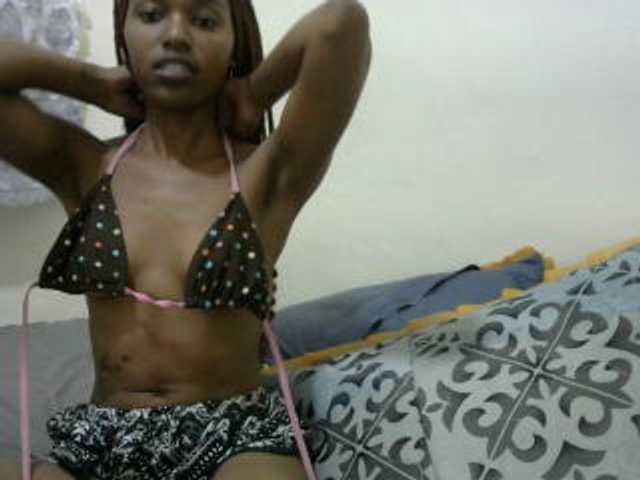 Truegirl2 live cam on BongaCams