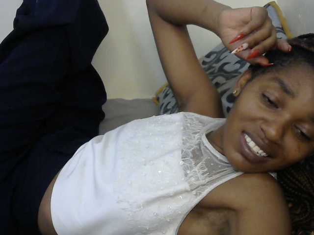 Truegirl2 live cam on BongaCams