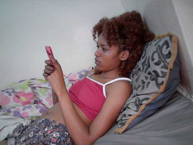 Truegirl2 live cam on BongaCams
