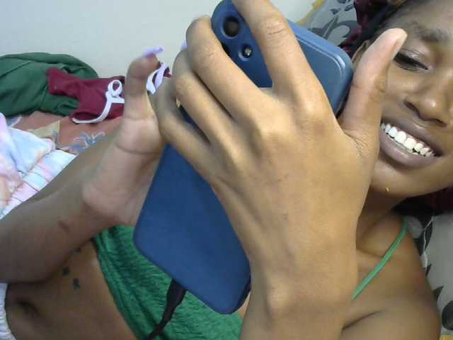 Truegirl2 live cam on BongaCams