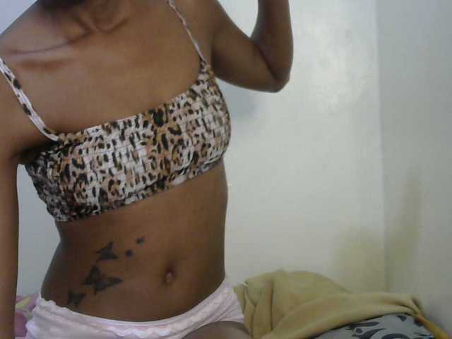 Truegirl2 live cam on BongaCams