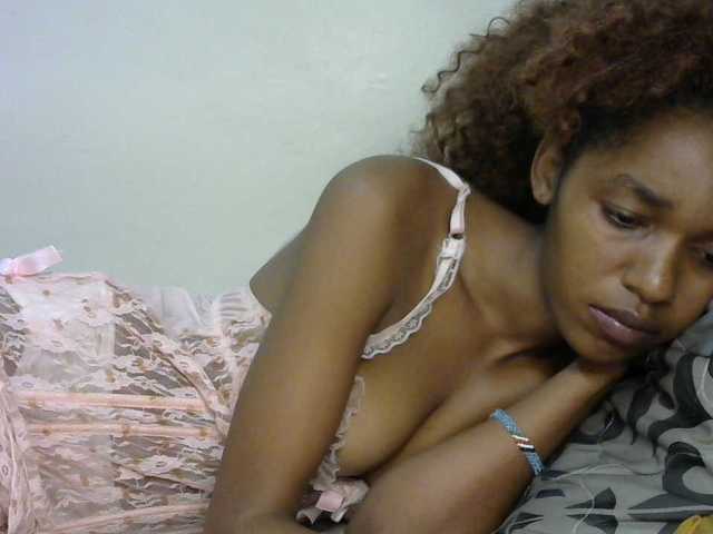 Truegirl2 live cam on BongaCams