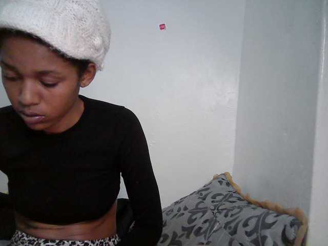 Truegirl2 live cam on BongaCams