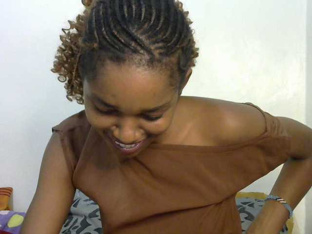 Truegirl2 live cam on BongaCams