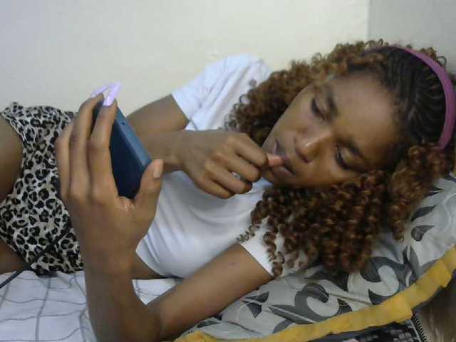 Truegirl2 live cam on BongaCams