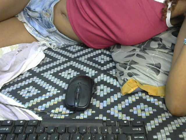 Truegirl2 live cam on BongaCams