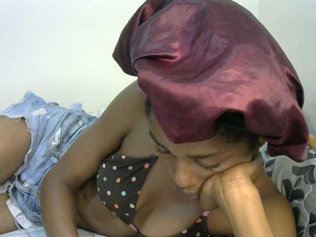 Truegirl2 live cam on BongaCams