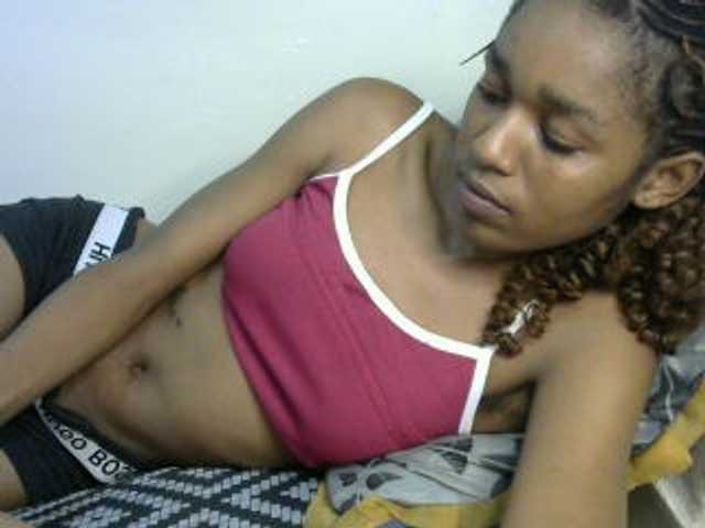 Truegirl2 live cam on BongaCams