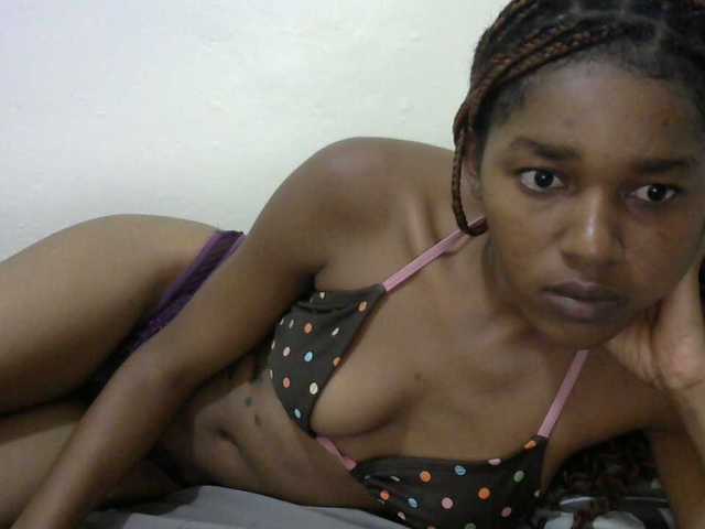 Truegirl2 live cam on BongaCams