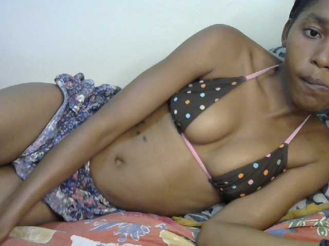 Truegirl2 live cam on BongaCams