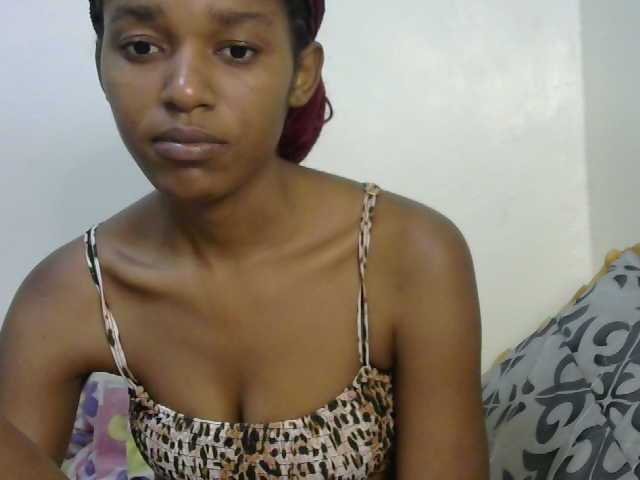 Truegirl2 live cam on BongaCams