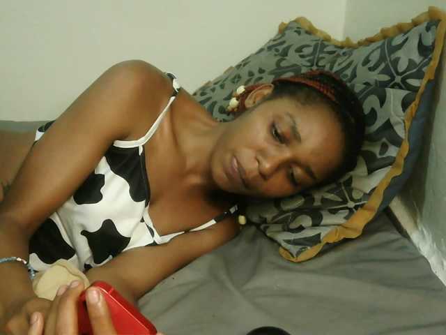 Truegirl2 live cam on BongaCams