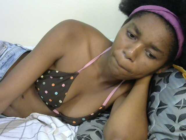 Truegirl2 live cam on BongaCams