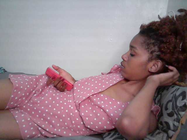 Truegirl2 live cam on BongaCams