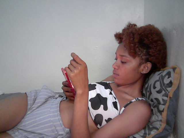 Truegirl2 live cam on BongaCams