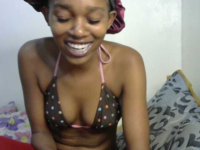 Truegirl2 live cam on BongaCams