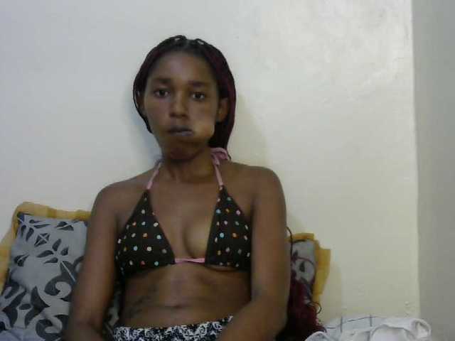 Truegirl2 live cam on BongaCams
