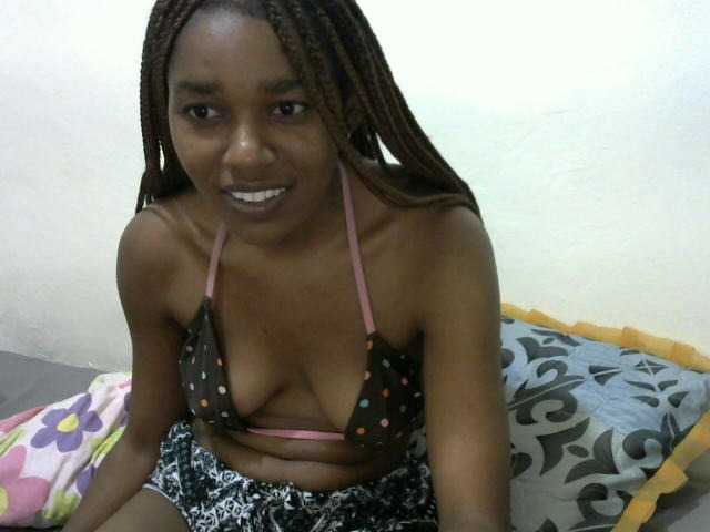 Truegirl2 live cam on BongaCams