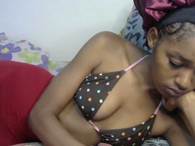 Truegirl2 live cam on BongaCams