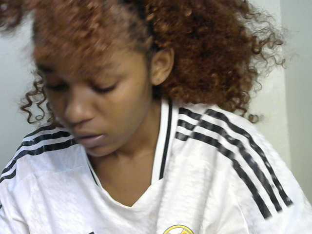 Truegirl2 live cam on BongaCams