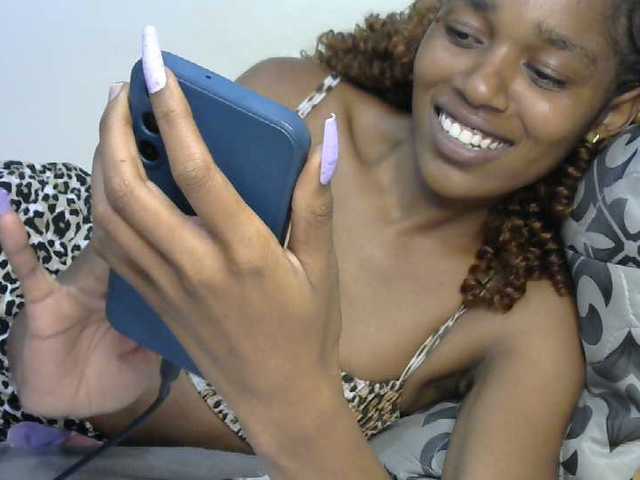 Truegirl2 live cam on BongaCams