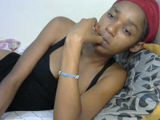 Truegirl2 live cam on BongaCams