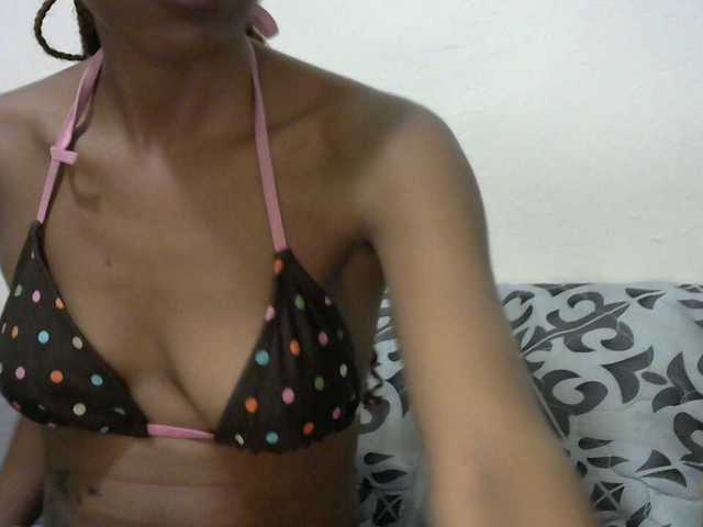 Truegirl2 live cam on BongaCams