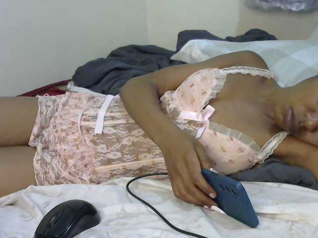 Truegirl2 live cam on BongaCams
