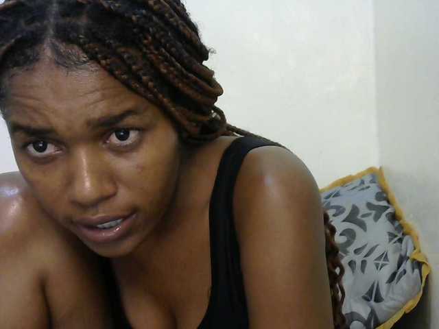 Truegirl2 live cam on BongaCams