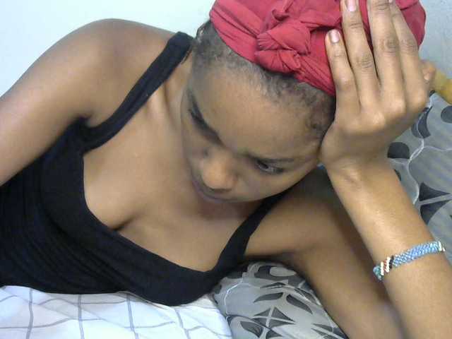Truegirl2 live cam on BongaCams