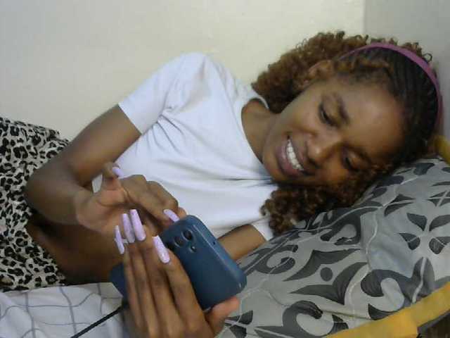 Truegirl2 live cam on BongaCams