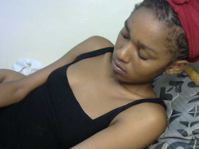 Truegirl2 live cam on BongaCams