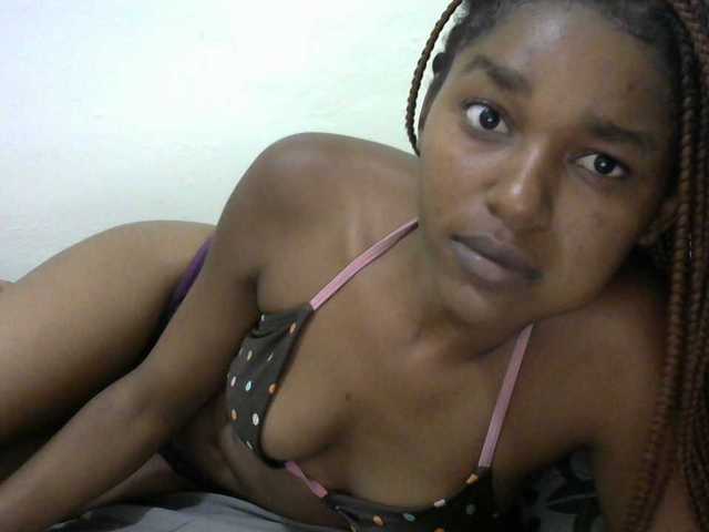 Truegirl2 live cam on BongaCams
