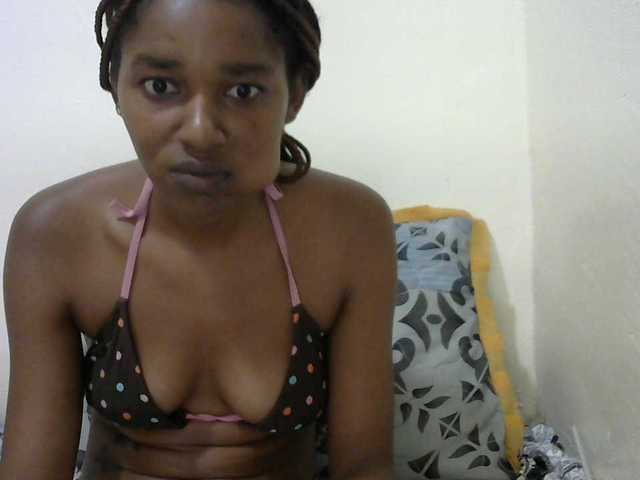 Truegirl2 live cam on BongaCams