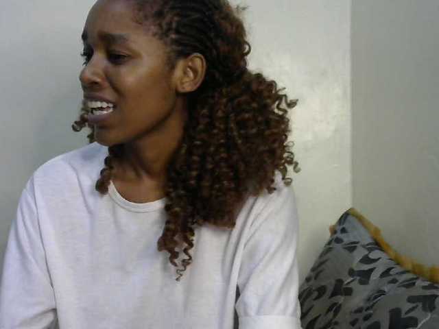 Truegirl2 live cam on BongaCams