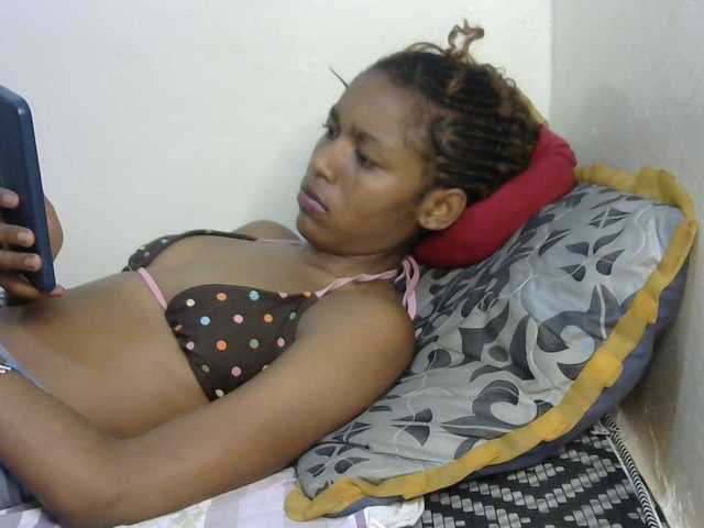 Truegirl2 live cam on BongaCams