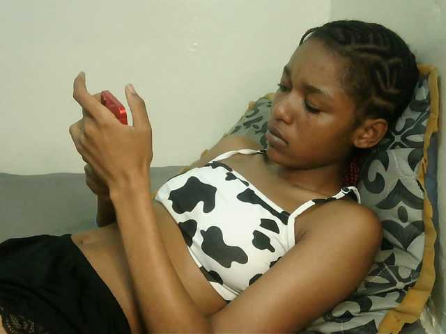 Truegirl2 live cam on BongaCams