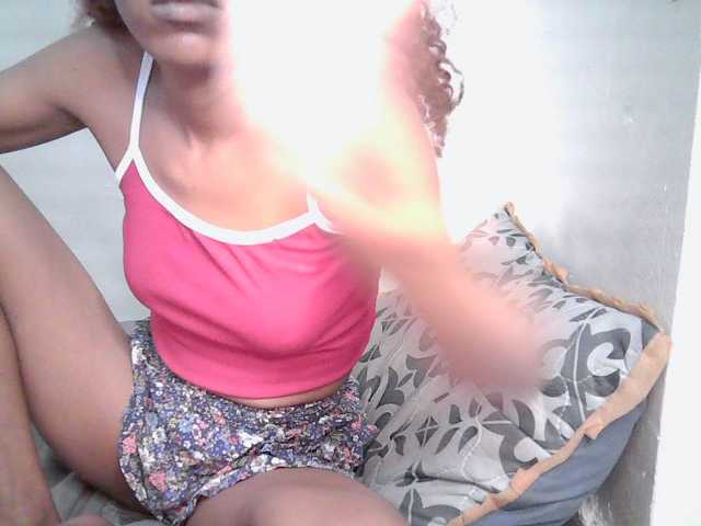 Truegirl2 live cam on BongaCams