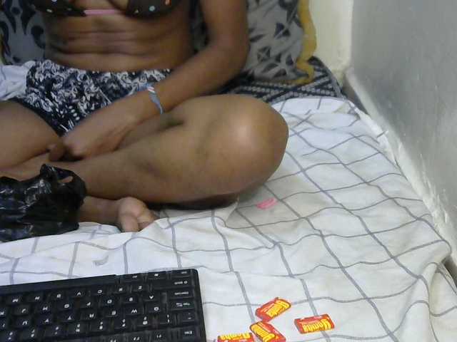 Truegirl2 live cam on BongaCams