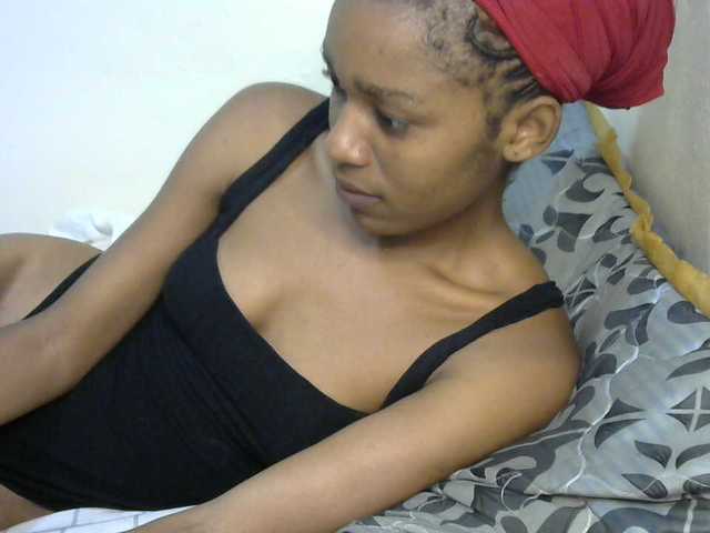 Truegirl2 live cam on BongaCams