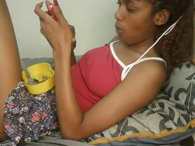 Truegirl2 live cam preview