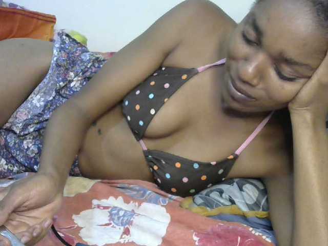 Truegirl2 live cam on BongaCams