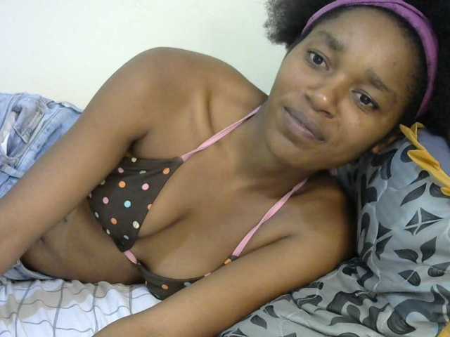 Truegirl2 live cam on BongaCams