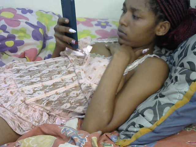 Truegirl2 live cam on BongaCams