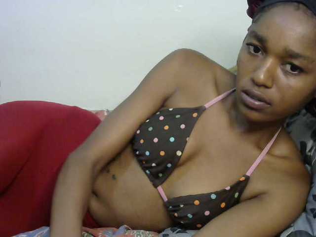 Truegirl2 live cam on BongaCams