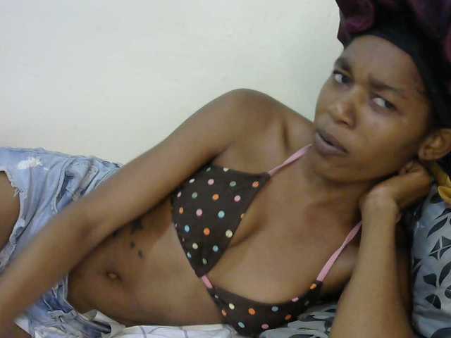Truegirl2 live cam on BongaCams
